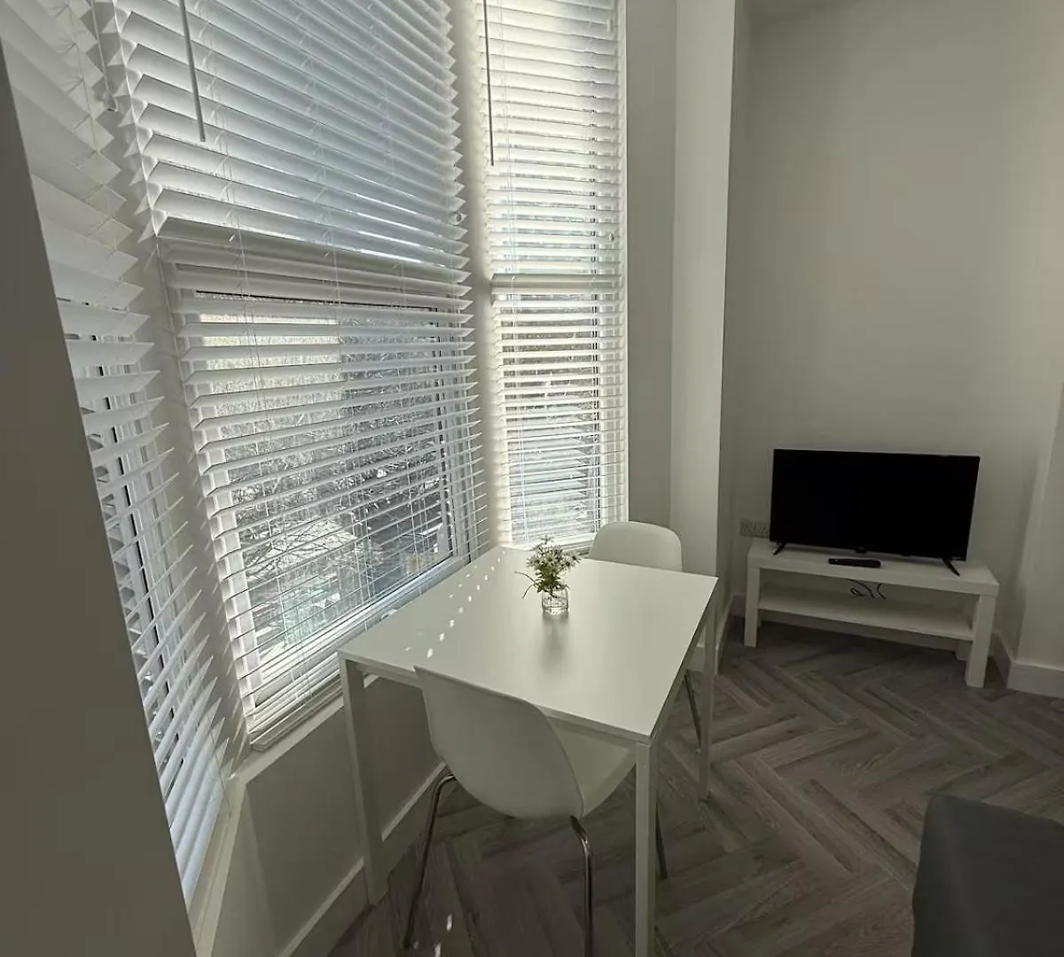 9 Mill Lane, Cardiff - Prime City Centre 0*,